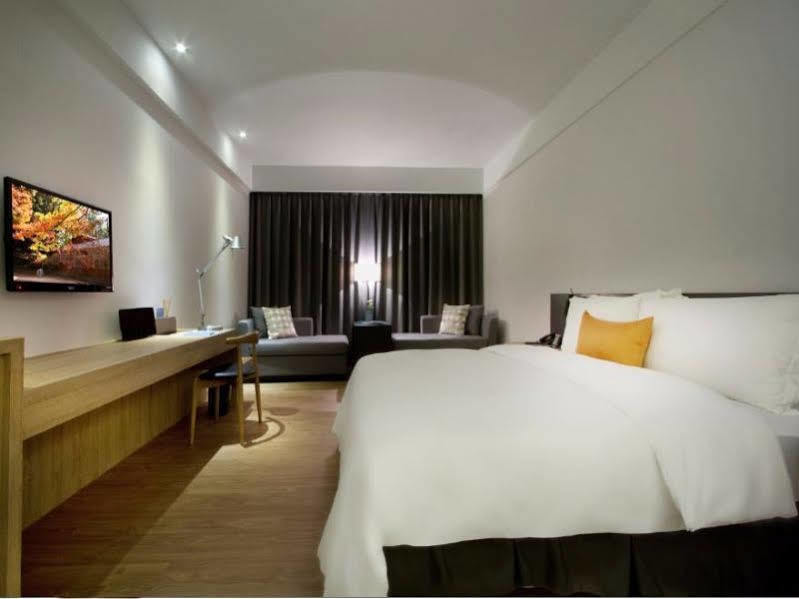 Just Sleep Kaohsiung Station Hotel Exterior photo