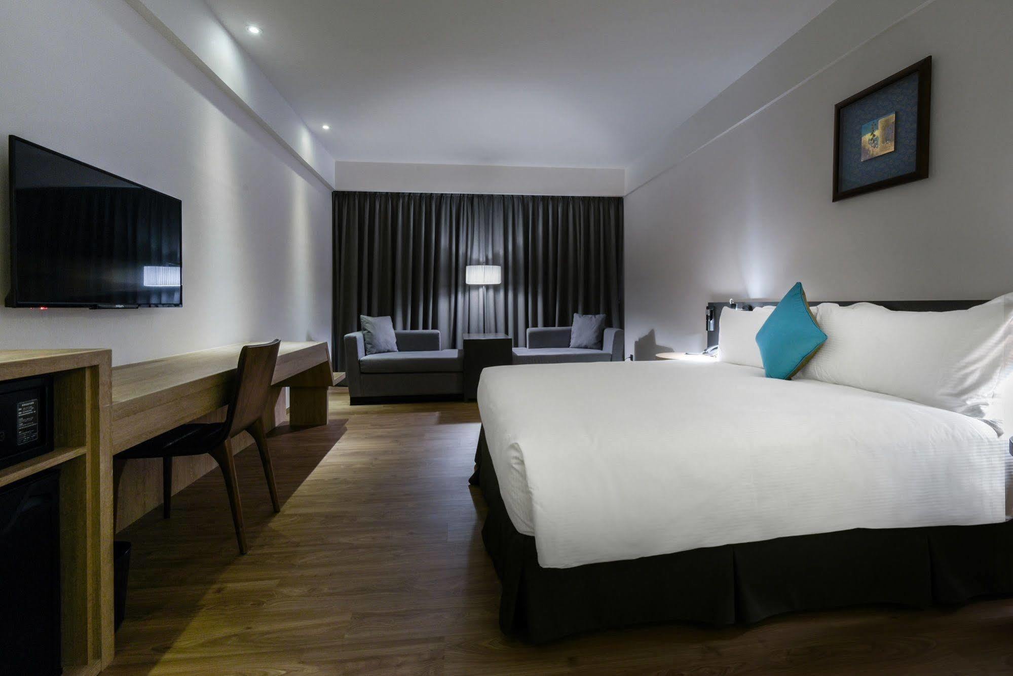Just Sleep Kaohsiung Station Hotel Exterior photo